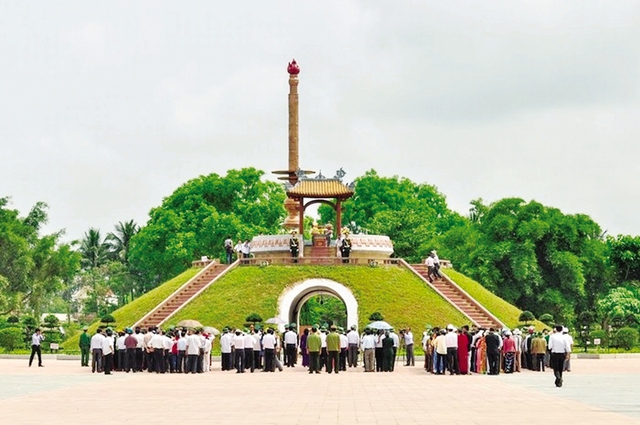 Đài tưởng niệm Thành cổ Quảng Trị. Ảnh: Quang duc