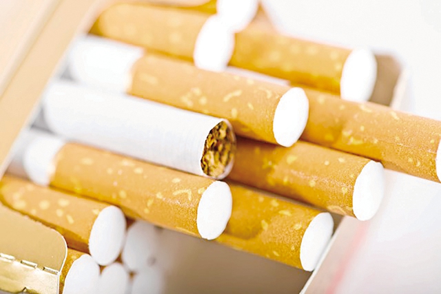 
Hiện thuế thuốc lá ở Việt Nam chỉ chiếm khoảng 40% giá bán lẻ.     Ảnh: TL

