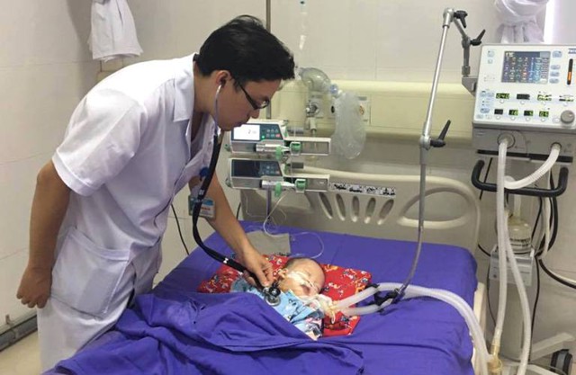 
Nhiều trẻ em ở Quảng Ninh đang phải nhập viện điều trị do bị nhiễm độc chì từ thuốc cam đông y. Ảnh: Đ.Tuỳ
