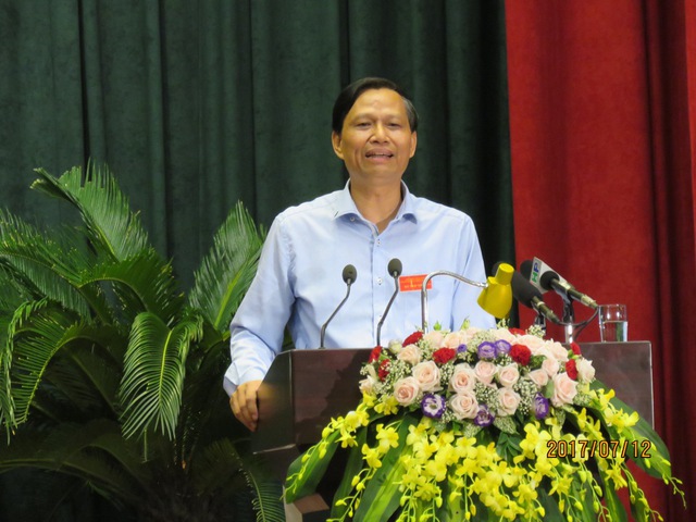 Ông Nguyễn Xuân Trường-Giám đốc Sở GD&ĐT Hải Phòng trả lời chất vấn của các đại biểu. Ảnh: ML