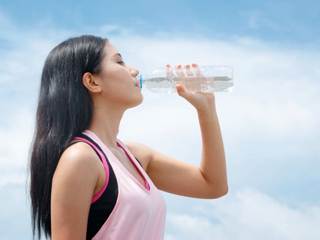 
Uống đủ nước cải thiện làn da
