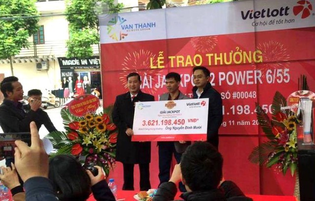 
Anh Mười là người đầu tiên của tỉnh Hải Dương trúng số xố Vietlott. T.Thưởng
