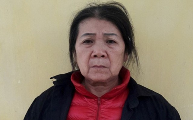 Lão bà U70 bị bắt vì tàng trữ heroin.