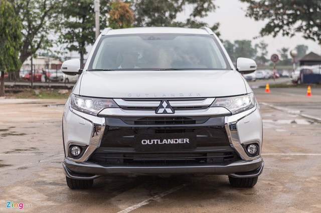 Mitsubishi Outlander lắp ráp trong nước giảm giá khủng.