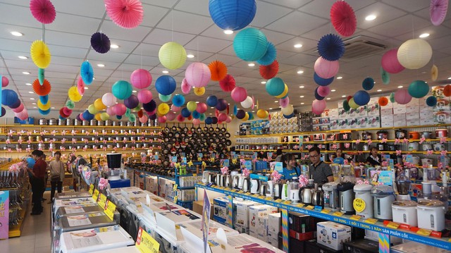 Thay vì phải tốn nhiều thời gian đi lại thì ngày nay người tiêu dùng ưa chuộng hơn với việc mua điện máy, gia dụng tại cùng một siêu thị