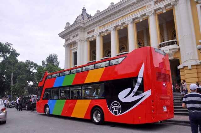 Các tuyển thủ U23 Việt Nam sẽ được diễu hành bằng xe bus 2 tầng mui trần, nhưng chỉ đi trong khoảng 1km từ sân bay