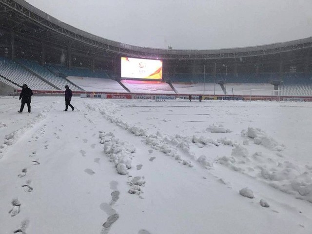 Sân vận động Thường Châu phủ một màu trắng xóa của tuyết. (Ảnh: Otofun)
