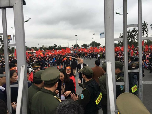 Hôm nay sân bay QT Nội Bài đã phải huy động rất nhiều chiến sĩ công an tới sân để bảo đảm an ninh cho buổi lễ tiếp đón U23 Việt Nam trở về từ VCK U23 châu Á.