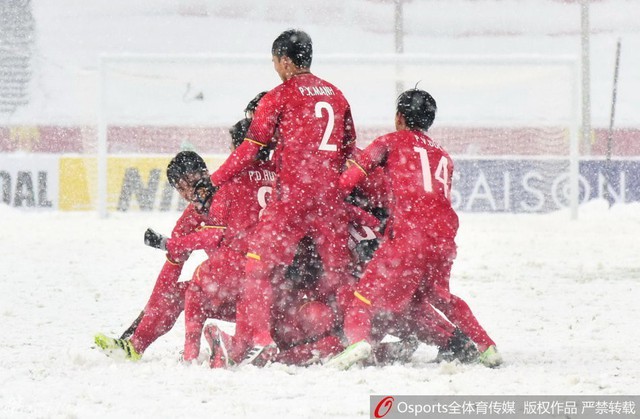 Hình ảnh đẹp của các tuyển thủ trong bão tuyết được người Trung Quốc ca ngợi. Đối với dân mạng Trung Quốc, thể thao là vượt qua chính mình, và U23 Việt Nam đã làm được điều đó.