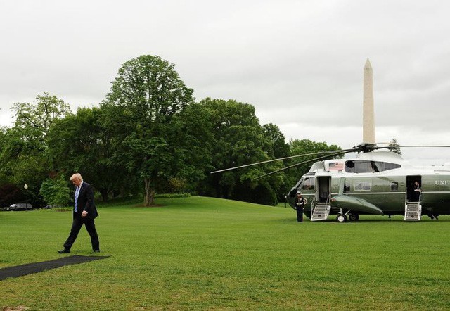 Trực thăng chở Tổng thống Trump đỗ tại bãi cỏ phía nam Nhà Trắng ngày 13/5/2017.