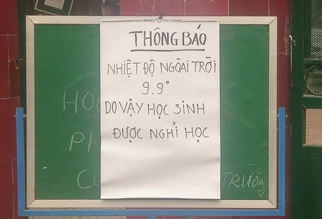 Th&ocirc;ng b&aacute;o nghỉ học tại Trường Tiểu học Trung Tự s&aacute;ng 31/1. Ảnh: Phạm Hải