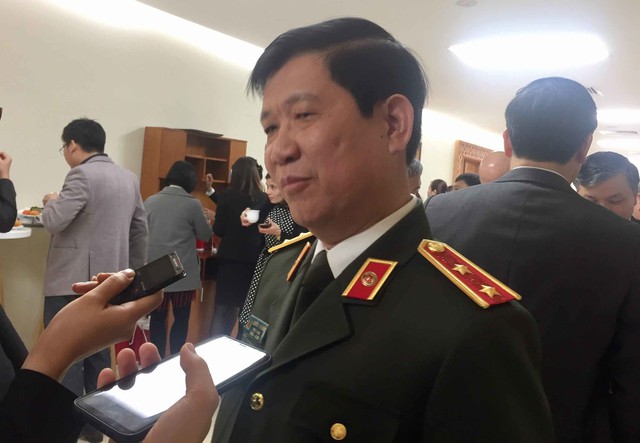 Chiều ngày 1/10, về vụ chợ Long Biên, ông Nguyễn Văn Sơn, Thứ trưởng Bộ Công an đã có trả lời về thông tin nghi vấn có sếp công an bảo kê.