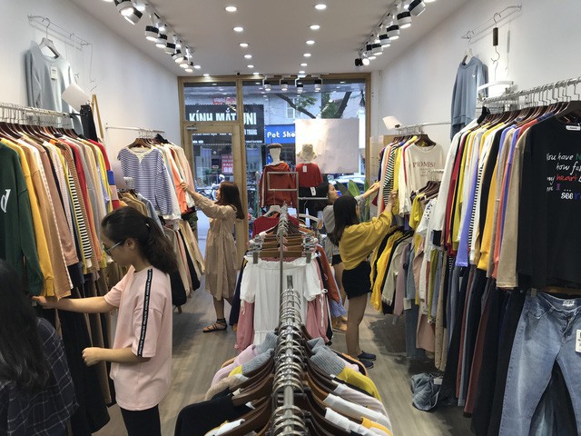 Quần áo hè đang được giảm giá mạnh, có thể đến 70%