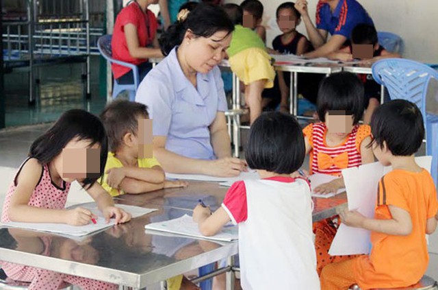 
Chăm sóc cho trẻ nhiễm HIV tại TP Hồ Chí Minh.     Ảnh: TL
