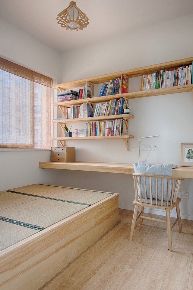 
Phòng ngủ kết hợp phòng làm việc được thiết kế gọn gàng, khoa học và tinh tế.
