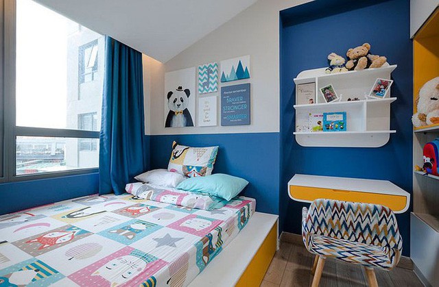 
Phòng ngủ của cậu con trai được bài trí xinh xắn, phù hợp với lứa tuổi.
