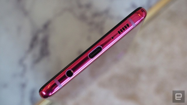 
Samsung vẫn giữ lại giắc cắm phone 3,5mm trên chiếc smartphone mới của mình
