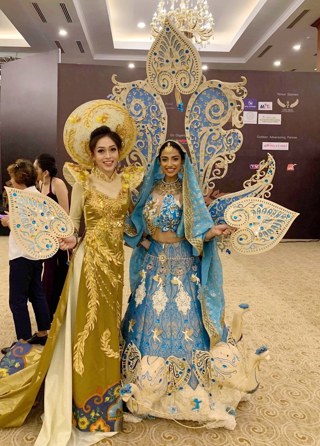 Tối qua, 12/10, phần thi National Custome – Trang phục dân tộc của cuộc thi Hoa hậu Hoà bình Quốc tế - Miss Grand International 2018 đã diễn ra tại Yangon, Myanmar với sự tham dự của các thí sinh đến từ nhiều quốc gia trên thế giới.