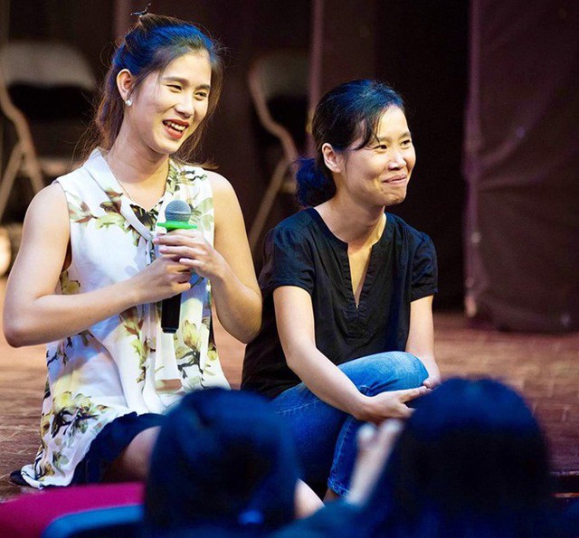 
Nhân vật chính Ánh Phong (trái) cùng đạo diễn Trần Phương Thảo trong sự kiện chiếu phim và giao lưu với khán giả TP HCM.
