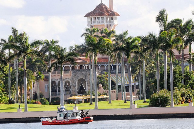 Cô con gái út nhà Trump từng đến nghỉ xuân ở Mar-a-Lago để có thể gặp cha nhiều hơn. Ảnh: Gerardo Mora/Getty Images