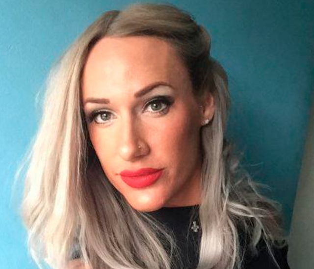 Cựu nữ quân nhân Anh xinh đẹp.