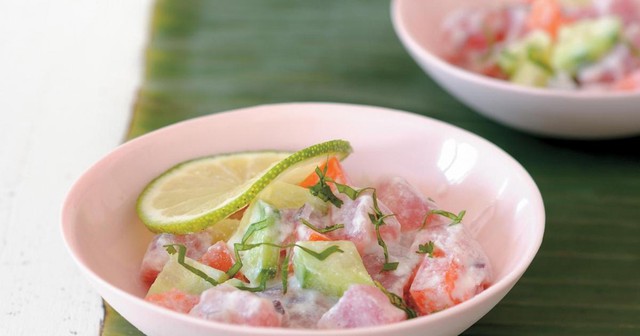 Poisson Cru, Tahiti: Món ăn này tương tự như gỏi hải sản ceviche, nhưng được cho thêm nước cốt dừa để tạo hương vị dịu nhẹ hơn. Ảnh: Poulpeaction.