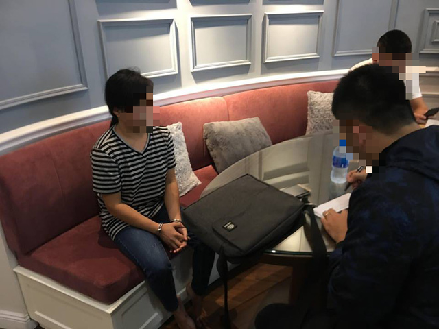 Nữ giúp việc bị bắt giữ.