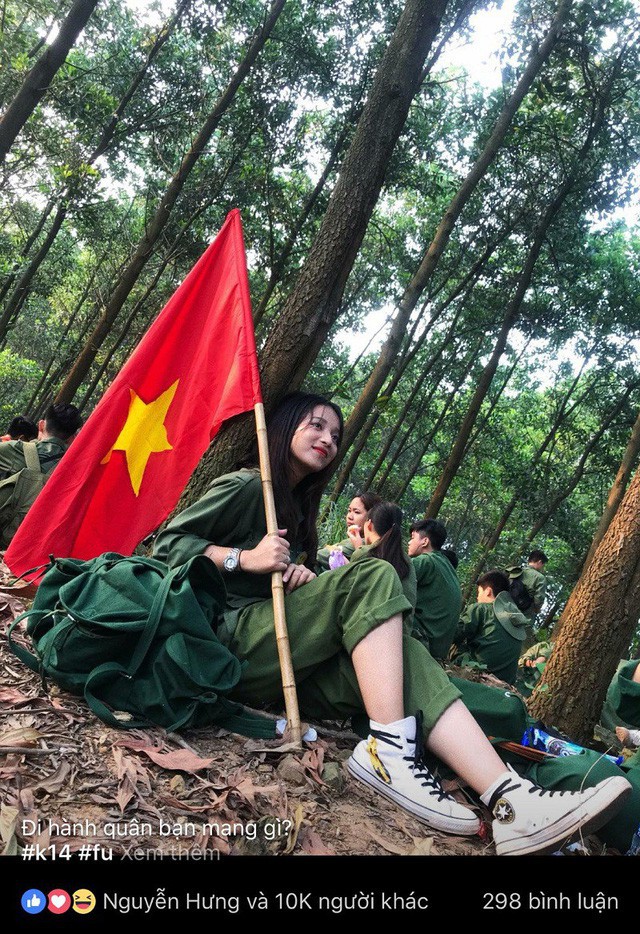 Bức ảnh Kim Anh ngồi nghỉ chân được dân mạng quan tâm
