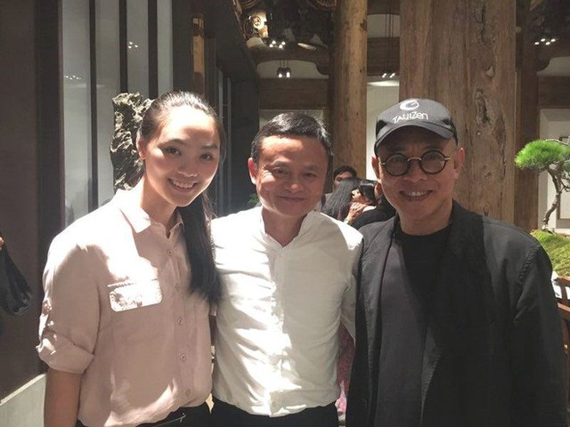 Jane Lý chụp ảnh cùng cha và tỷ phú Jack Ma.
