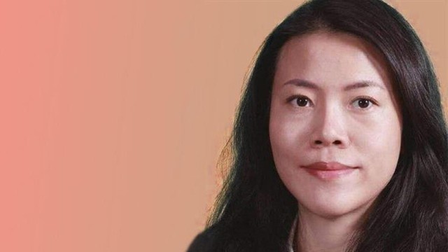 12.Yang Huiyan (37 tuổi)
Yang Huiyan là con gái của trùm địa ốc Trung Quốc Yang Guoqiang. Năm 2007, cô được cha chuyển giao số cổ phần kiểm soát tại công ty bất động sản Country Garden nhằm đào tạo Yang trở thành người kế nghiệp. Yang hiện sở hữu 21,9 tỷ USD , là nữ tỷ phú giàu nhất và trẻ nhất tại Trung Quốc. Em gái của Yang -Ziyang hiện cũng là thành viên hội đồng quản trị của Country Garden. Ảnh: Forbes.
