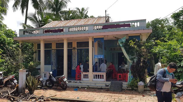 Nhiều người đến chia buồn cùng gia đình hai cháu bé