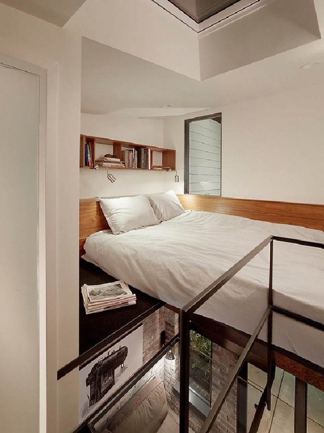 
Phòng ngủ trên tầng áp mái của một căn hộ nhỏ tại Sao Paulo.
