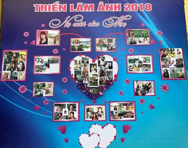 Triển lãm tranh Nụ cười của mẹ được đông đảo học sinh nhà trường tham gia