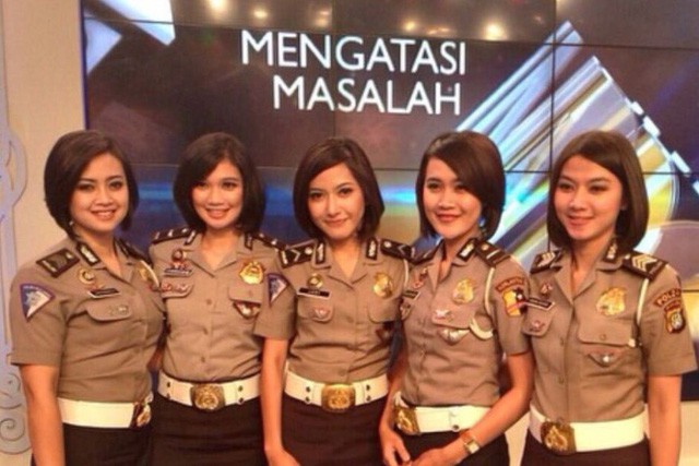 Những nữ cảnh sát xinh đẹp của Indonesia (Ảnh: ABC)