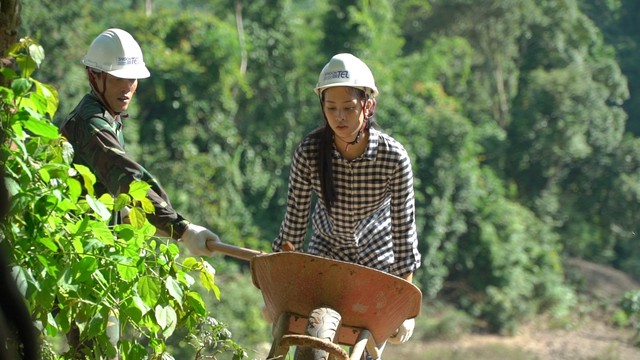 
Không ngần ngại, cô tích cực trong mọi hoạt động cần tới sức khỏe
