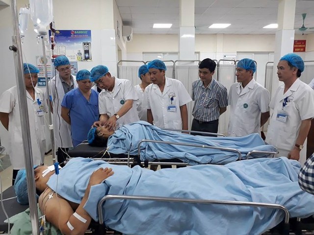 Bệnh viện Đa khoa Hà Đông đang điều trị cho 5 bệnh nhân sau tai nạn. Ảnh: T.H.