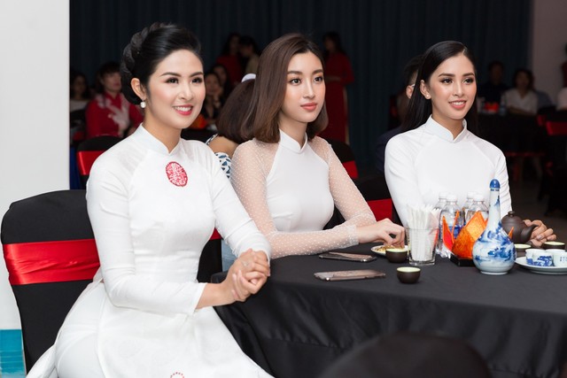Hai người đẹp có mặt tại sự kiện cổ vũ cho Hoa hậu Ngọc Hân