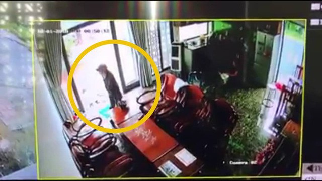 
Hình ảnh cắt từ camera do gia đình nạn nhân cung cấp.
