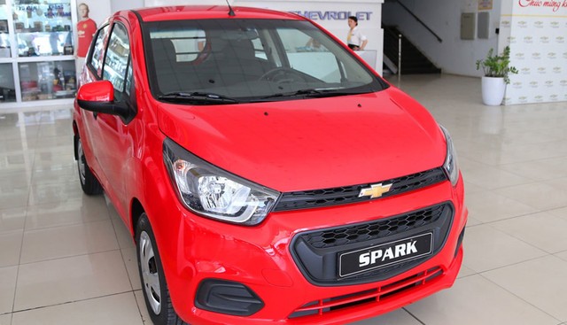 
 Chevrolet Spark Duo hiện rơi về mốc chỉ 265 triệu đồng, trở thành chiếc ô tô rẻ nhất Việt Nam hiện nay.
