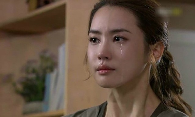 Sợ mọi người lo lắng nên Hương giấu bệnh tình, một mình âm thầm chịu đựng. (Ảnh minh họa)