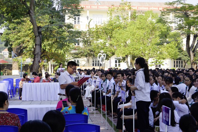 Trường THPT Uông Bí tổ chức chuyên đề ngoại khóa sức khỏe sinh sản vị thành niên và mất cân bằng giới. Ảnh: ML