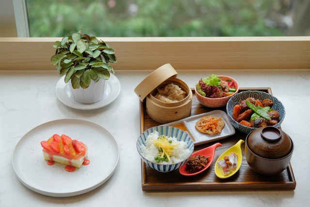 Miyama - Modern Tokyo Restaurant Café cung cấp những phần ăn trưa ngon, chất lượng với các phần Ni Set đặc trưng.