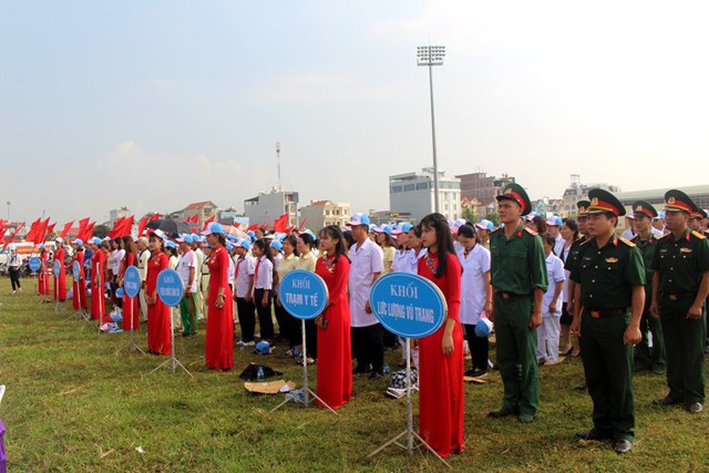 
Nhiều đơn vị, lực lượng tham dự Lễ ra quân chiến dịch trong sáng nay tại thị xã Quảng Yên (Quảng Ninh). Ảnh: Đ.Tùy
