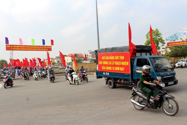 
Ngày 9/10, tỉnh Quảng Ninh tổ chứLễ ra quân chiến dịch truyền thông cao điểm về giới và mất cân bằng giới tính khi sinh năm 2018. Ảnh: Đ.Tùy
