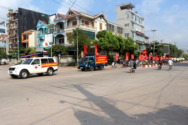 
Đoàn diễu hành cổ động chiến dịch mất cân bằng giới tính khi sinh năm 2018 của tỉnh Quảng Ninh
