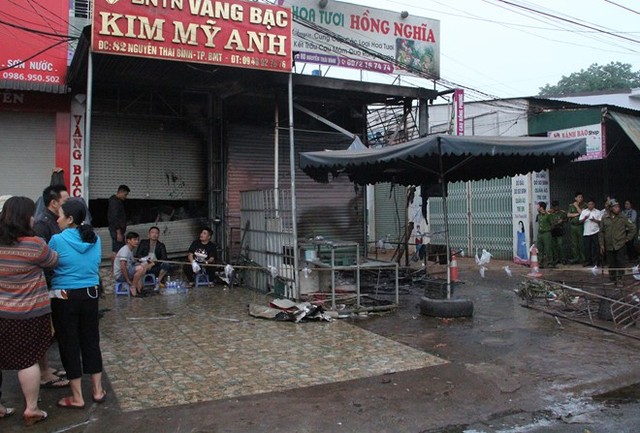 
Shop hoa Hồng Nghĩa, nơi xảy ra vụ cháy. Ảnh: Minh Lộc.
