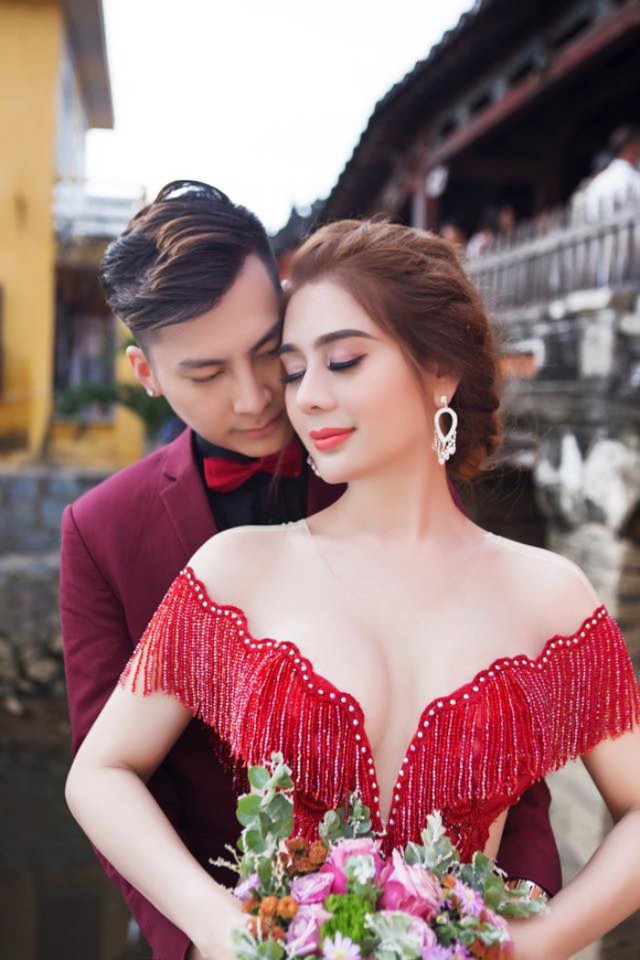 Hiện nay, L&acirc;m Chi Khanh c&oacute; cuộc sống hạnh ph&uacute;c b&ecirc;n &ocirc;ng x&atilde; mới cưới