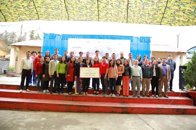 Tại Ngày hội, Dự án Sách cho em, Quỹ Vì Tầm Vóc Việt và đại diện các nhà tài trợ đã trao tặng 12,600 cuốn sách cho đại diện của 33 đơn vị trường tiểu học và THCS của huyện Mèo Vạc, tỉnh Hà Giang.