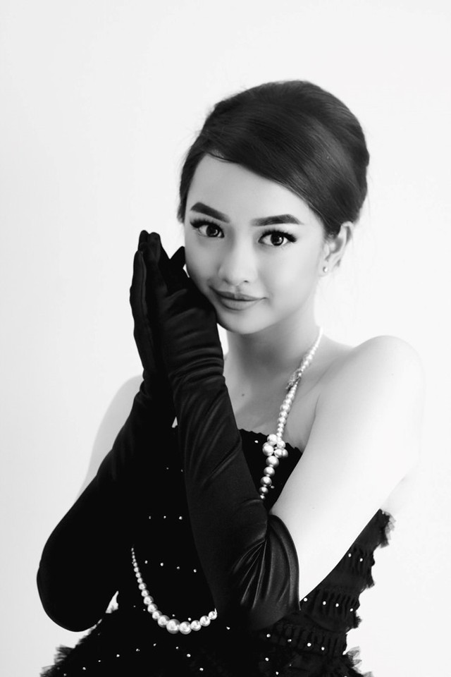 Kaity Nguyễn cũng tham gia hóa trang Halloween, nhưng tạo hình của cô không hề đáng sợ mà lại rất duyên dáng với nguyên mẫu là minh tinh Audrey Hepburn.