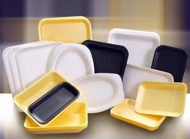 Hộp xốp đựng thực phẩm có thể giải phóng các chất styrene và ethylbenzene khi quay nóng trong lò vi sóng, hoặc đồ ăn mang tính axit, nhiều dầu mỡ cũng có thể phơi nhiễm các chất độc hại có trong hộp xốp.